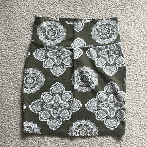 Charlotte Russe green patterned bodycon mini skirt - best worn high waisted ✨